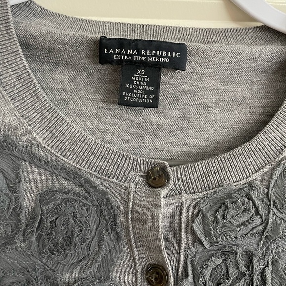 Banana Republic 100% Merino Wool cardigan, size XS. - Picture 5 of 9
